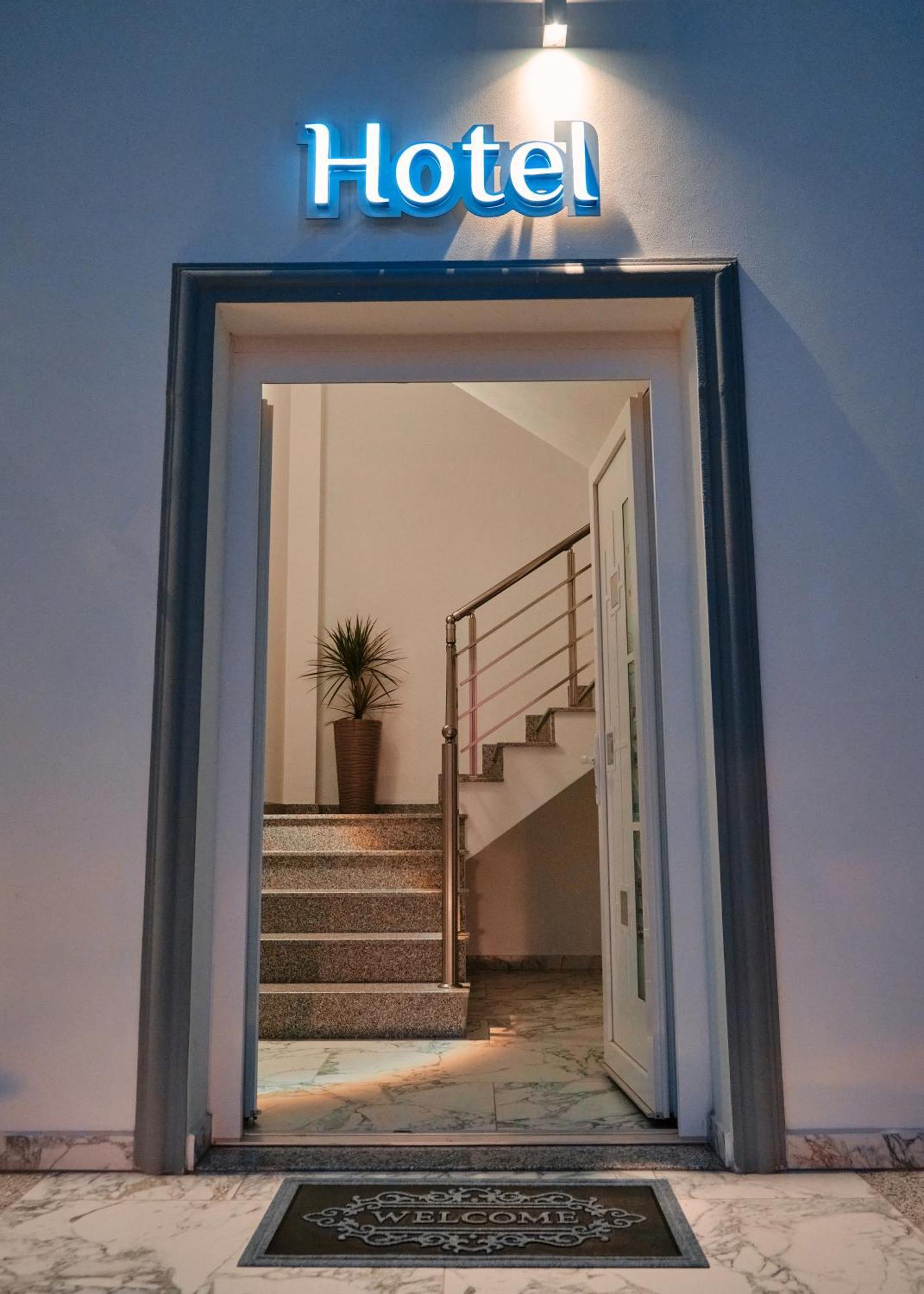 Montflux Hotel Boks